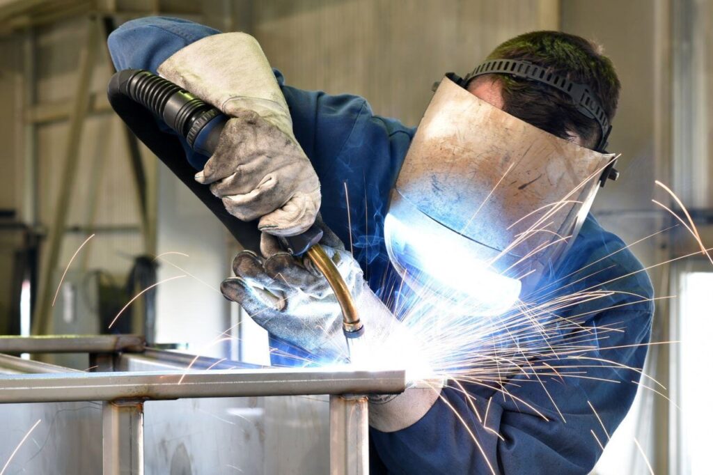 How Much Does a Welder And Fabricator Make: Salary Insights